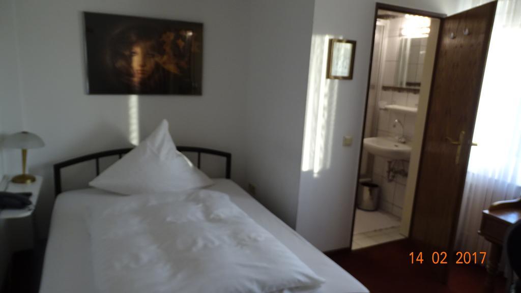 Bed & Breakfast Hotel Helga Hein Düsseldorf Eksteriør billede